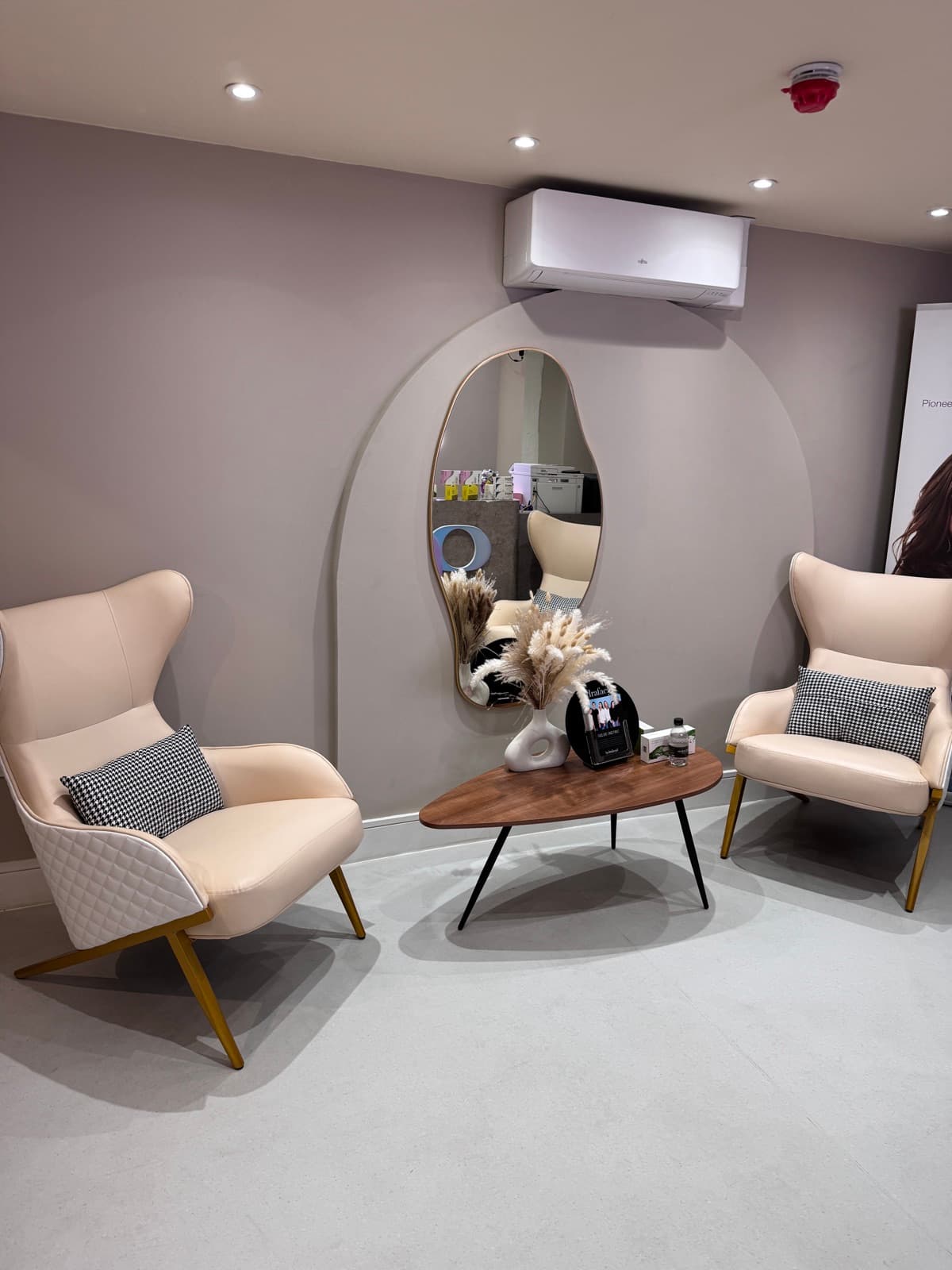 Reception & waiting area